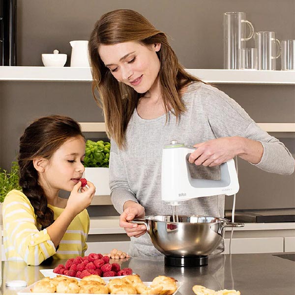 Mutter_Tochter_backen © Copyright by braun