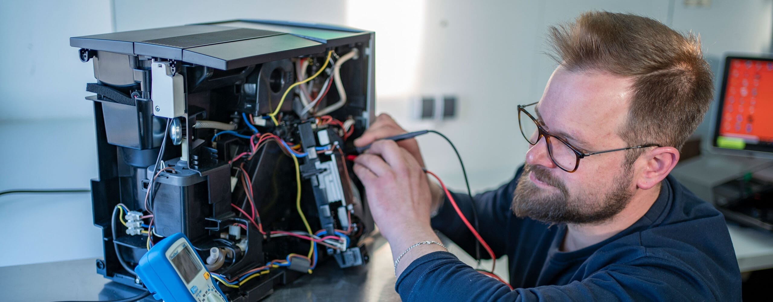 Reparatur Elektrogeräte Hausgeräte Service Kaffeevollautomaten - Kaffeewerkstatt in deinem expert TeVi Markt in Nürnberg, Neuötting, Neumarkt, Deggendorf, Passau, Schwabach und Landshut