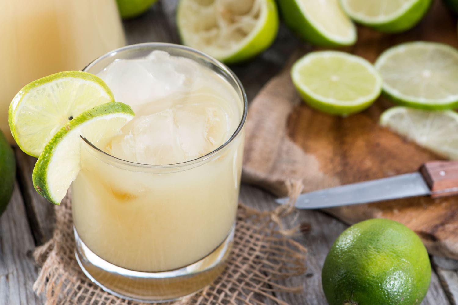 Brasilianische Limonade zu Hause einfach selbst machen - Trendgetränk Rezeptkarte als PDF von expert TeVi * Bild mit KI bearbeitet (Magnific, Adobe)