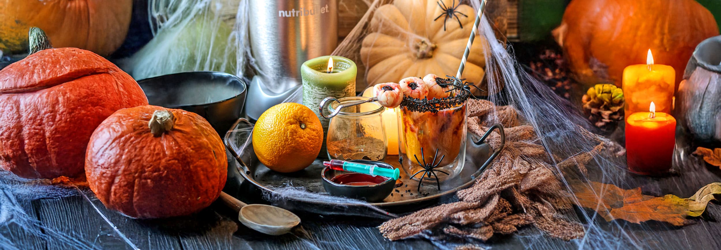 Halloween Cocktail - Nutribullet Rezept Kürbis Smoothie von TeVi * Bild mit KI bearbeitet (Magnific, Adobe)