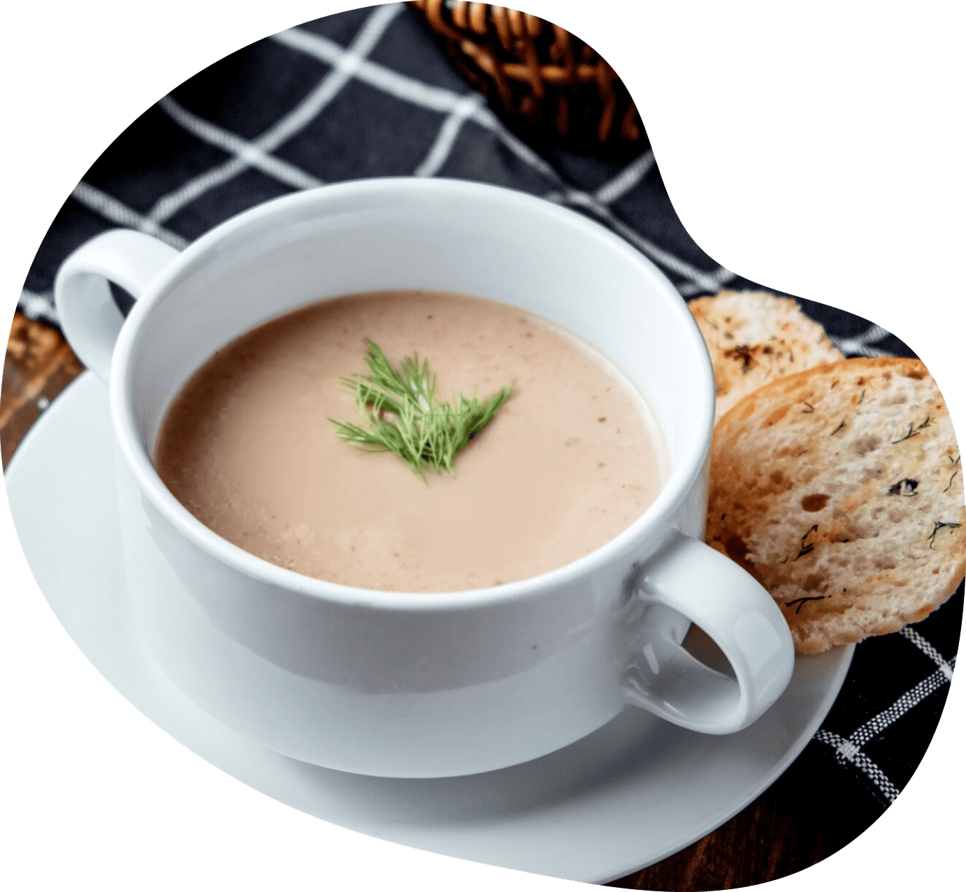 Maronensupper_Rezeptbild Rezept: Maronen-Suppe aus der TeVi Kitchen Neumarkt * Bild mit KI bearbeitet (Magnific, Adobe)