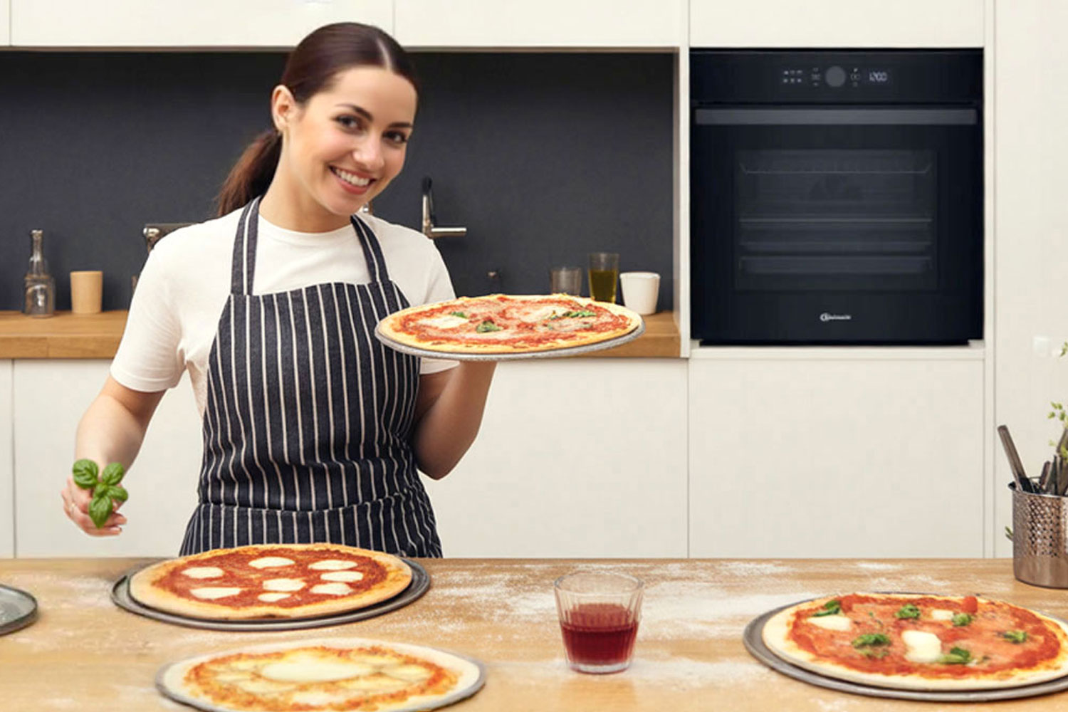 Bauknecht FHBI4S8PM2SK im Test: Pizza wie aus dem Steinofen und moderner Dampfbackofen für den Alltag - * Bild mit KI bearbeitet (Magnific, Adobe)